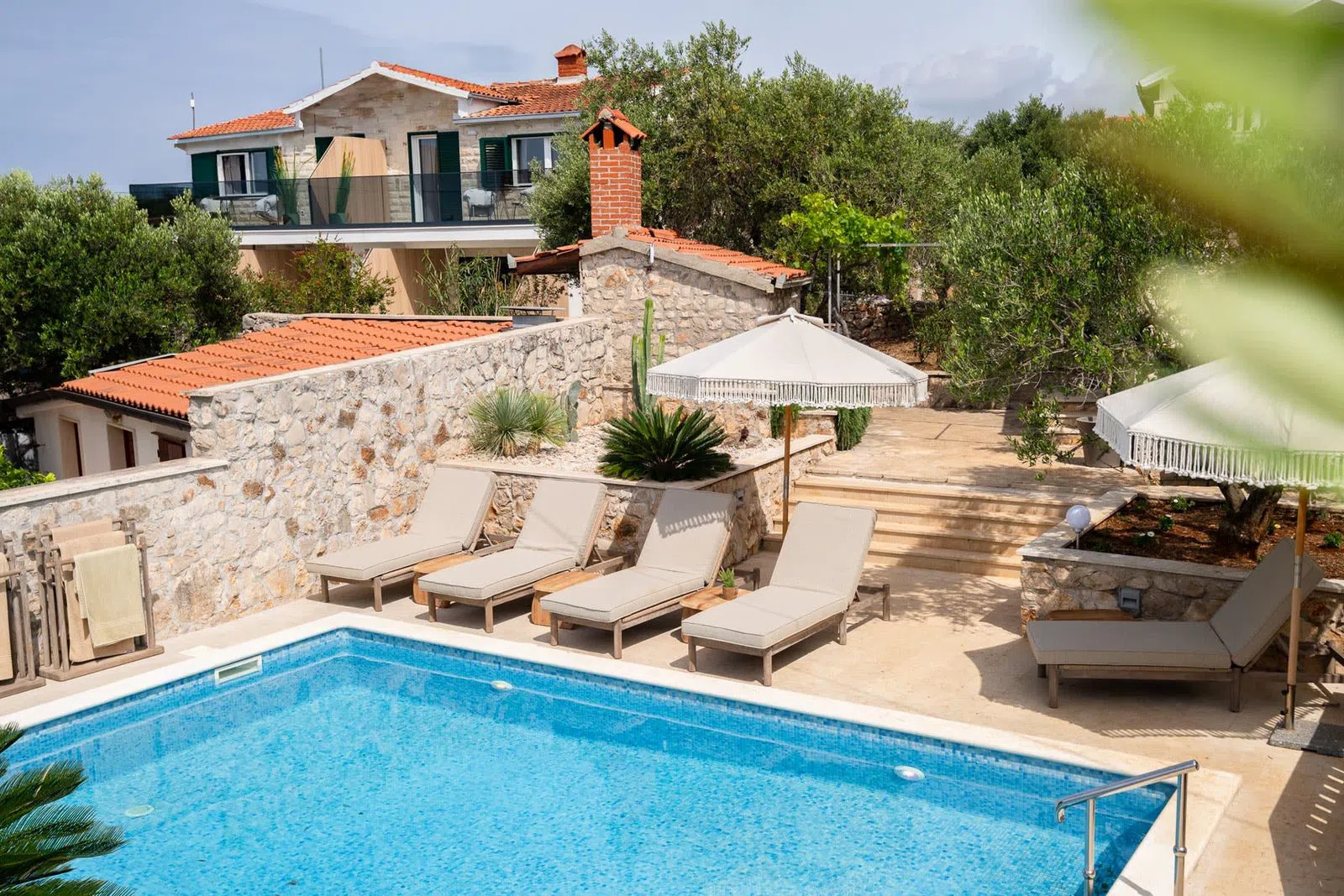 Vela Rina (Rina Mare restaurant and Vela Beach Bar), Drvenik Mali, Split
