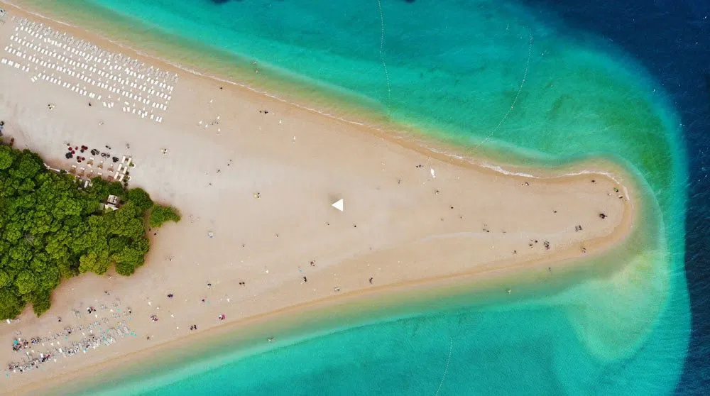 Bol Riva e o passeio dos pinheiros até Zlatni Rat, Split
